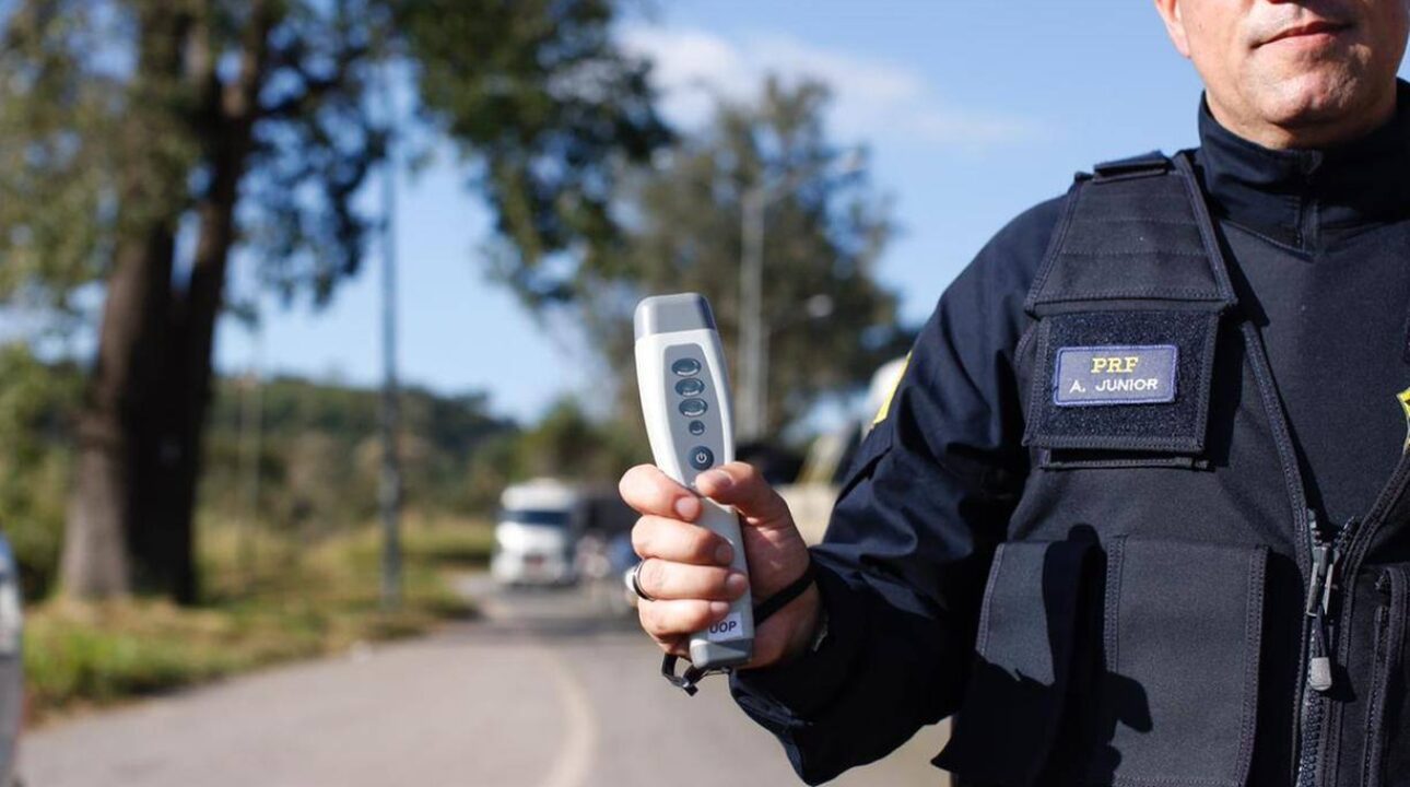 Caminhoneiro embriagado provoca acidente na BR-116 e é detido pela PRF em Jequié, Bahia