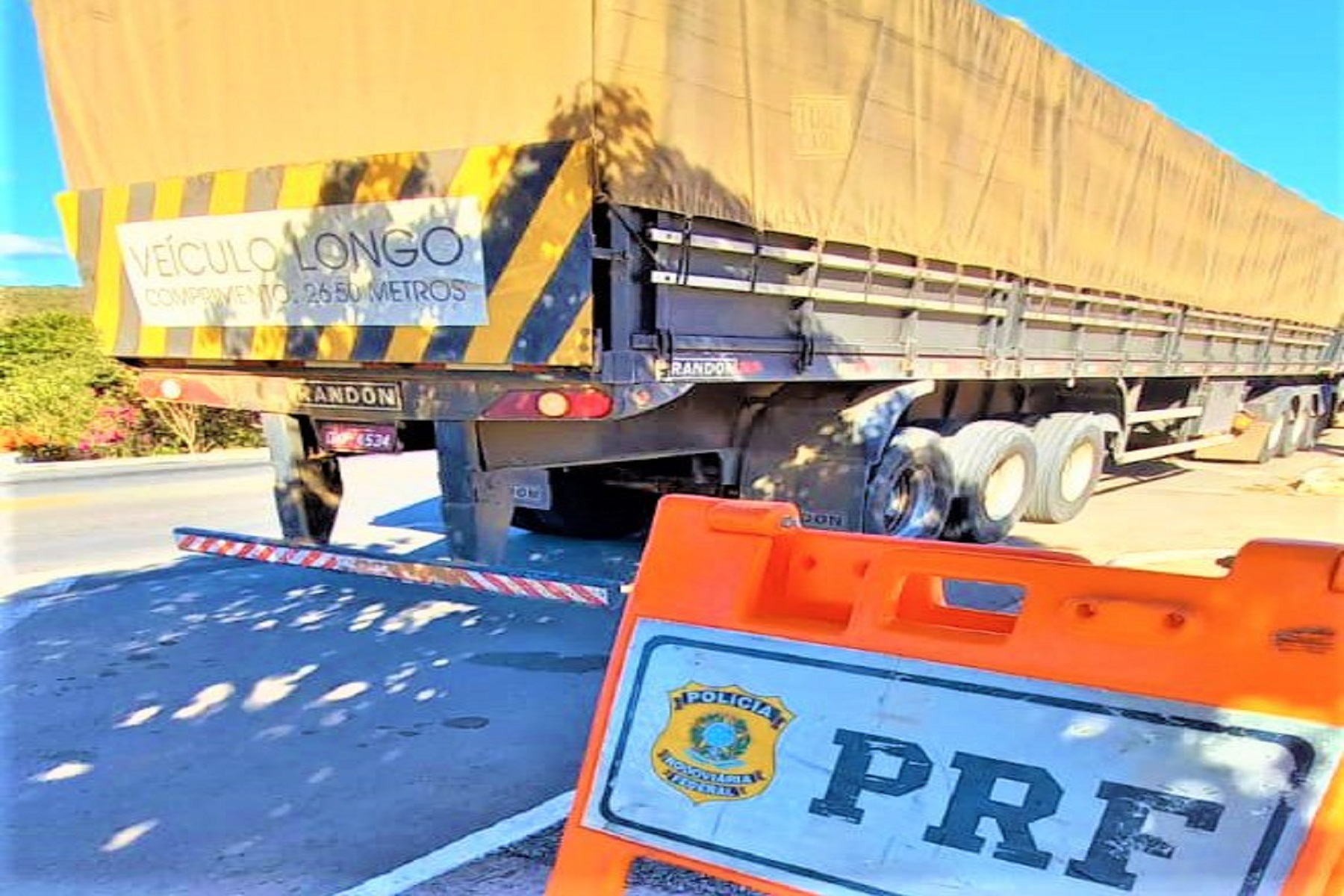 Em um intervalo de 7 horas, a PRF flagra dois caminhões transportando mercadorias com nota fiscal irregular
