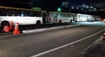 PRF apreende cinco ônibus de empresa de Brasília trafegando irregularmente no Piauí