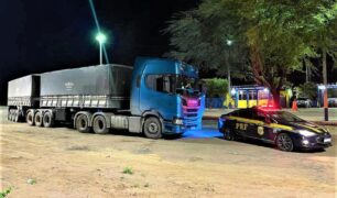 PRF prende caminhoneiro por adulteração em semirreboque