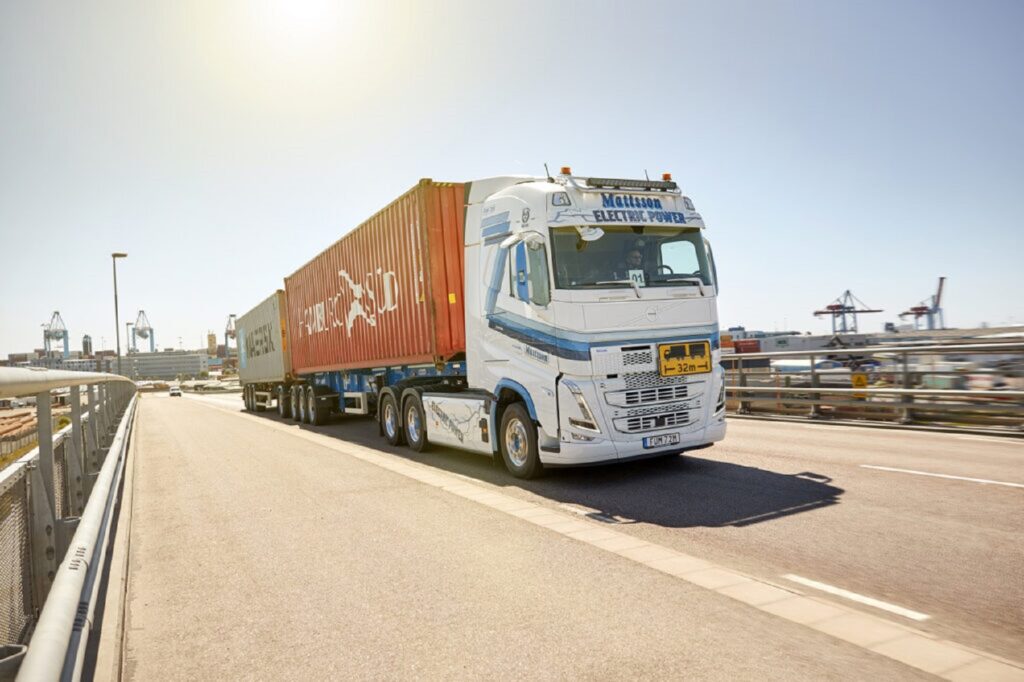 Volvo lança caminhão elétrico com capacidade de transporte de 74 toneladas