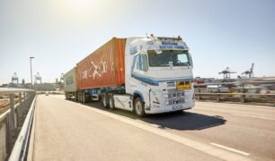 Volvo lança caminhão elétrico com capacidade de transporte de 74 toneladas
