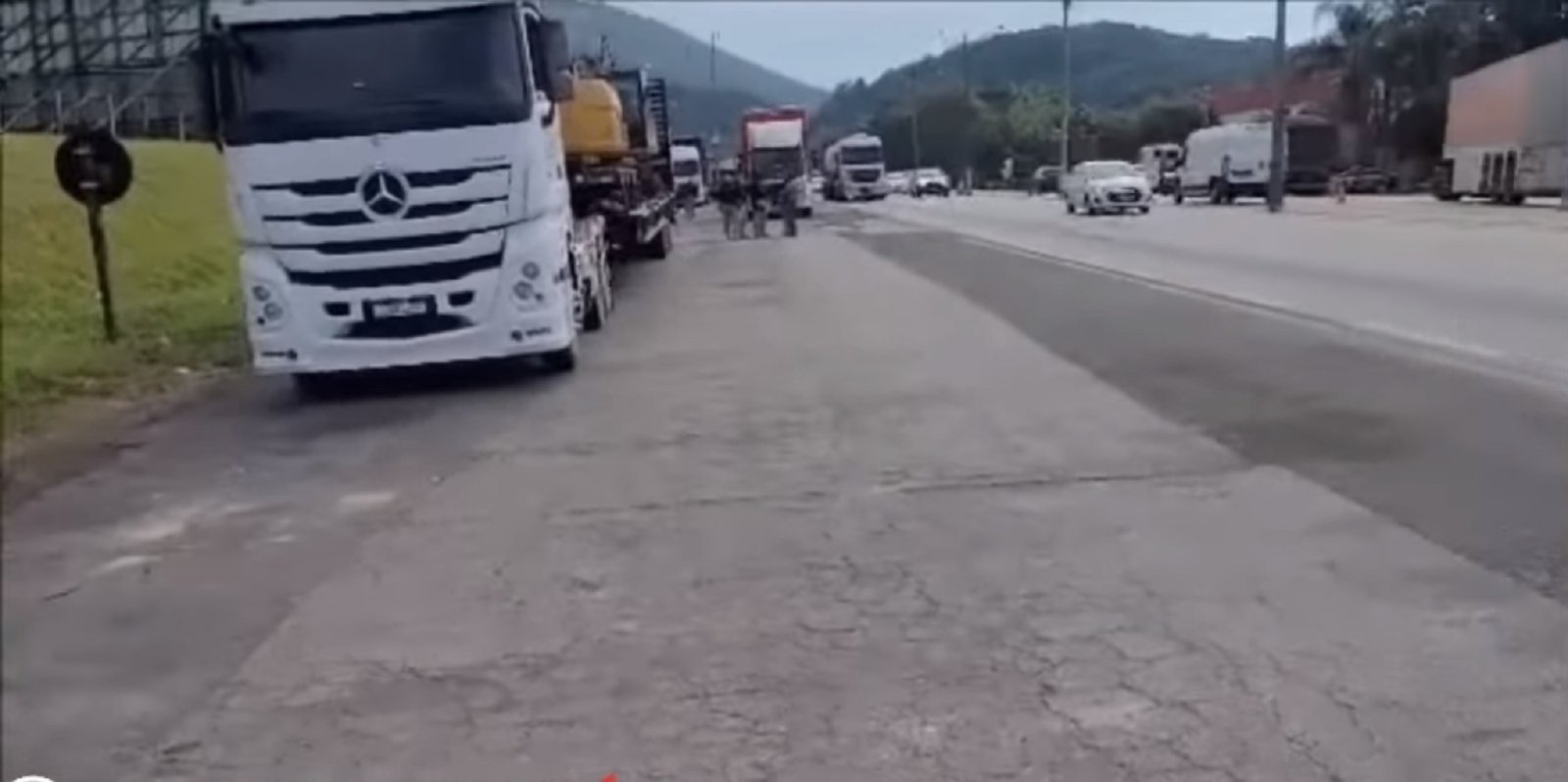 Caminhoneiro reclama de fiscalização da PRF: "Não deixa trabalhar"