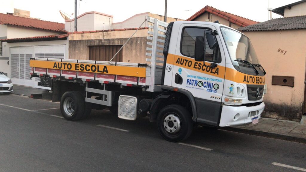 Caminhão auto escola