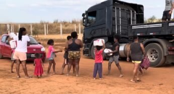 Caminhoneiro realiza frete e doa todo o dinheiro em cestas básicas