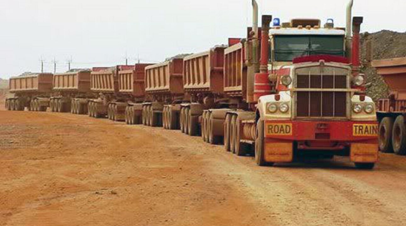 Conheça como funcionam os road trains australianos