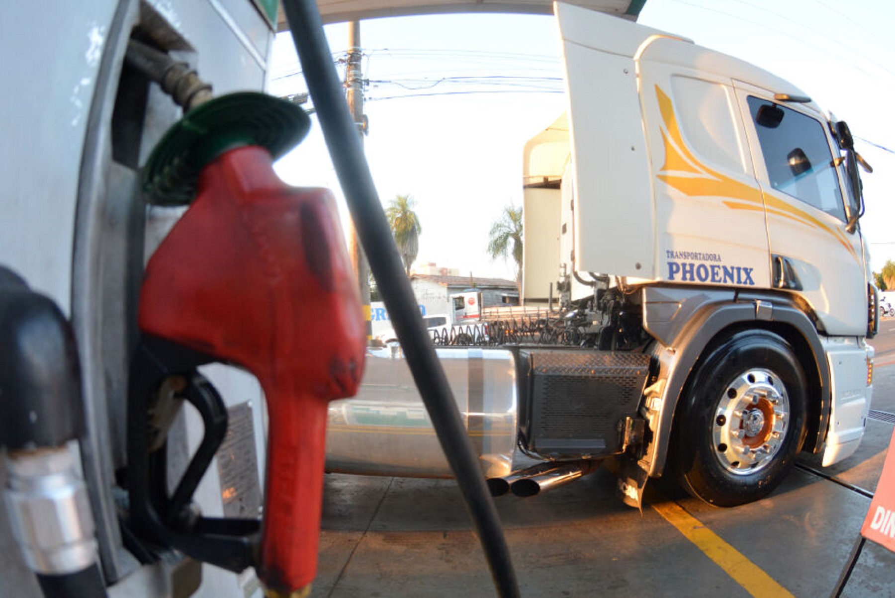 Frete tem redução após preço do óleo diesel cair em Mato Grosso