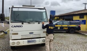 PRF apreende caminhão adulterado em Sergipe