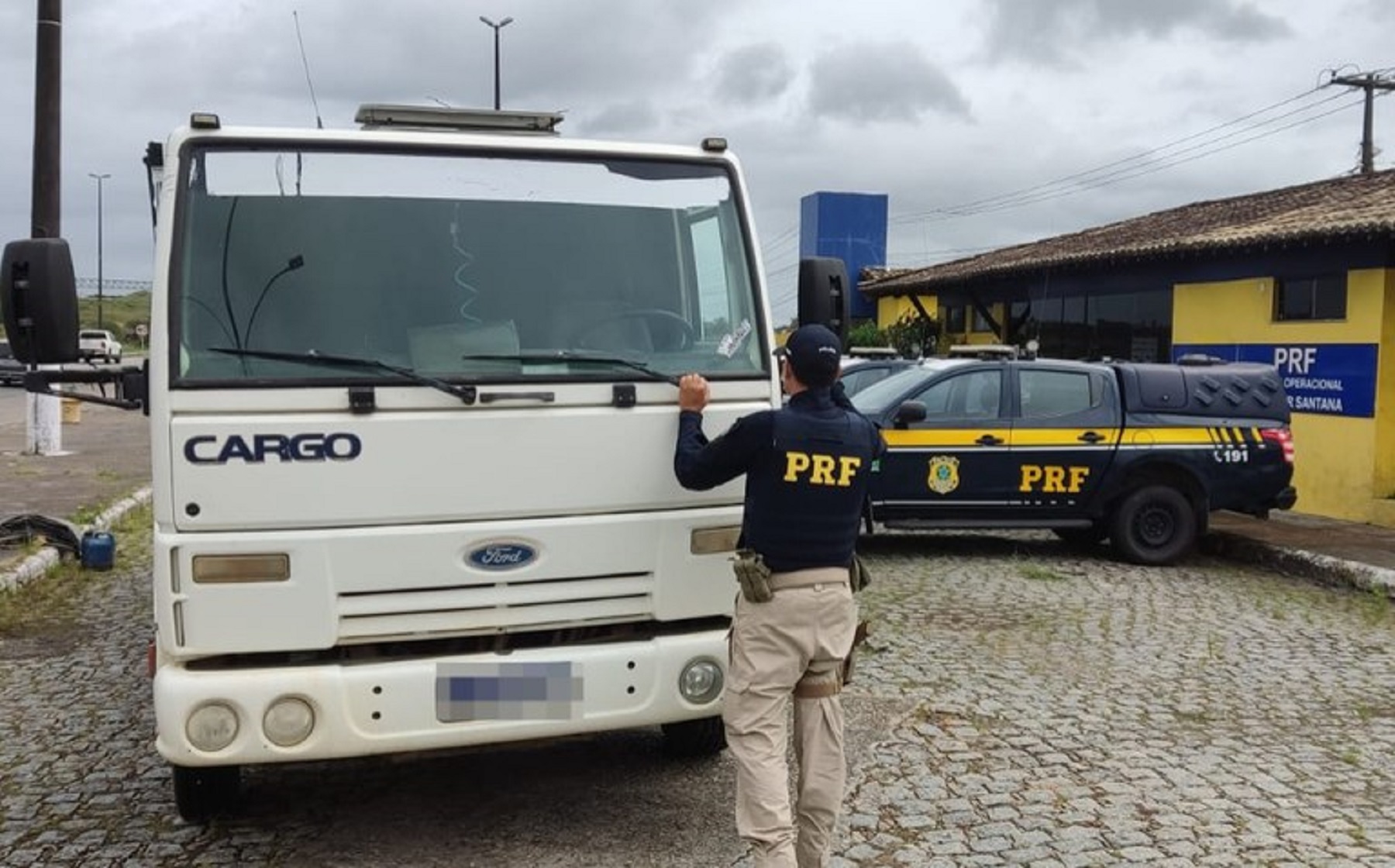 PRF apreende caminhão adulterado em Sergipe
