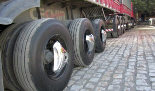 7 Dicas essenciais para aumentar a durabilidade dos pneus do seu caminhão