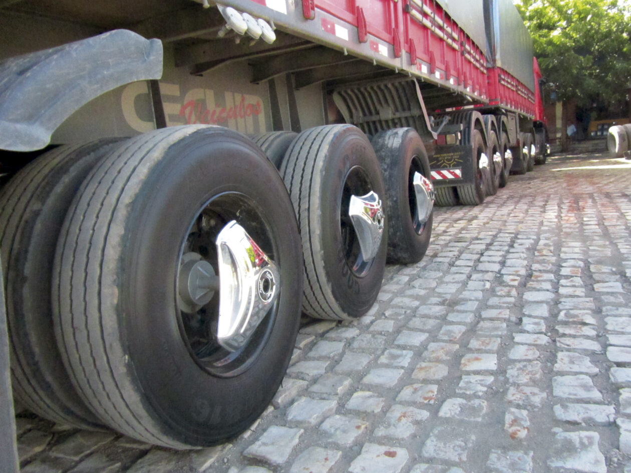 7 Dicas essenciais para aumentar a durabilidade dos pneus do seu caminhão