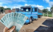 Caminhoneiro com dinheiro
