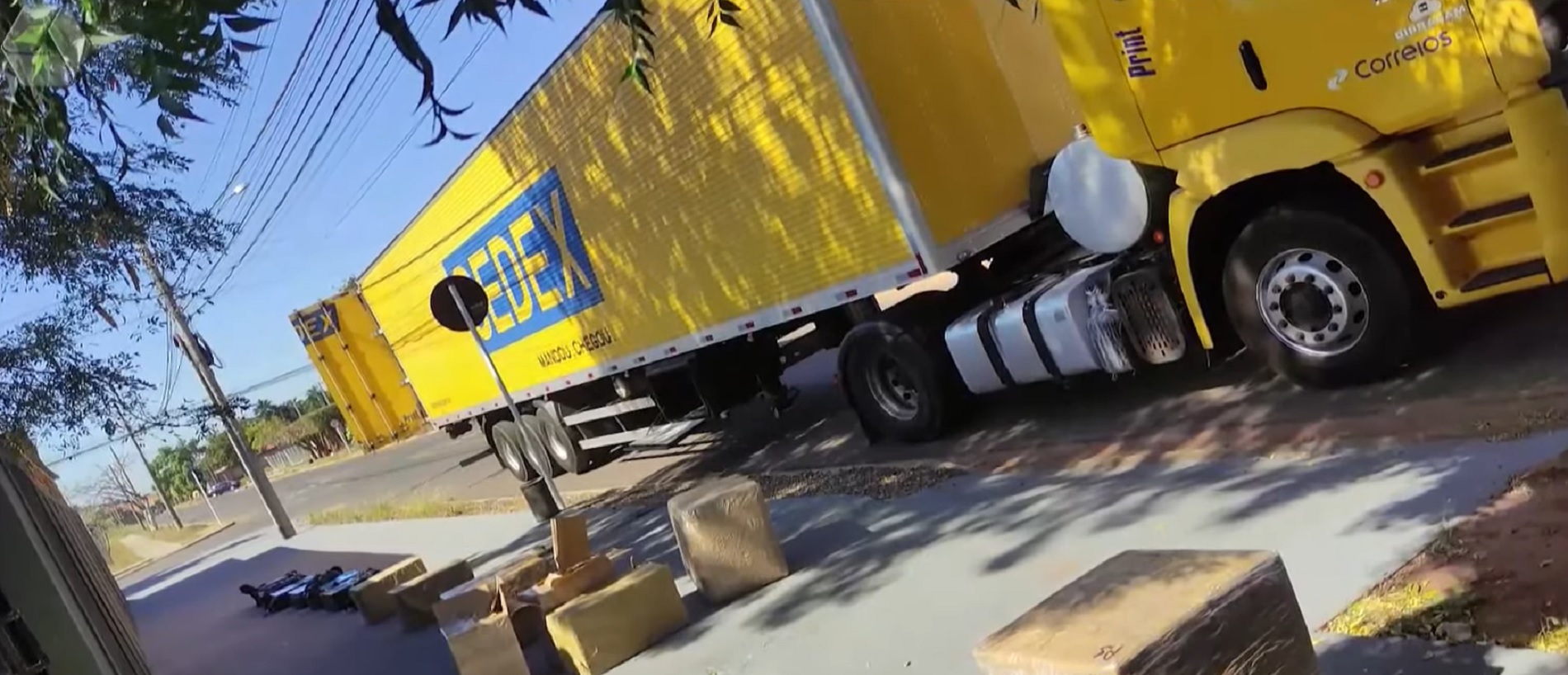 Caminhão dos correios é flagrado com mercadoria contrabandeada em Mato Grosso do Sul