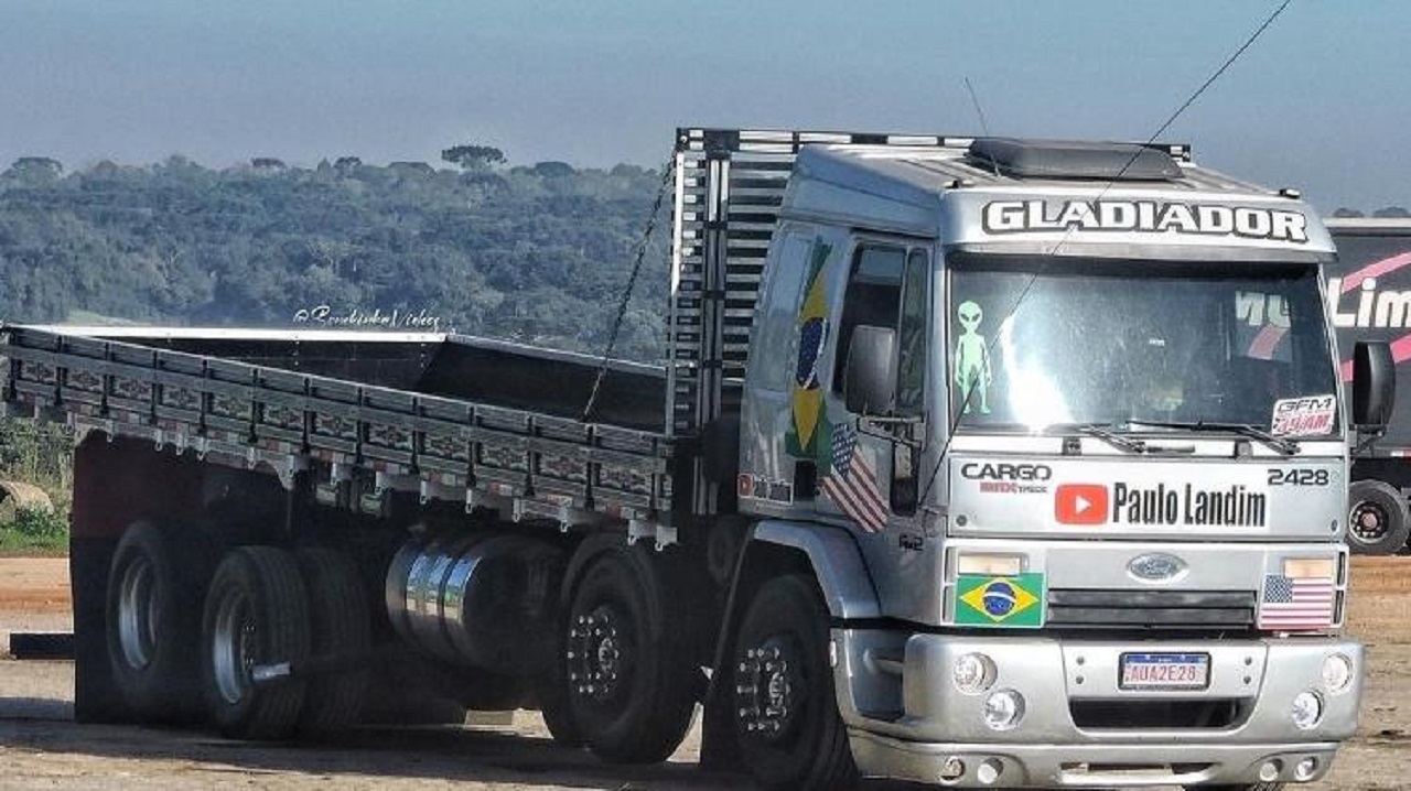 Caminhão rifado por youtuber famoso, possui multas em quase 5 mil reais