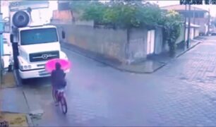 Ciclista Colide Frontalmente com Caminhão Parado, vídeo se Torna Viral nas Redes Sociais