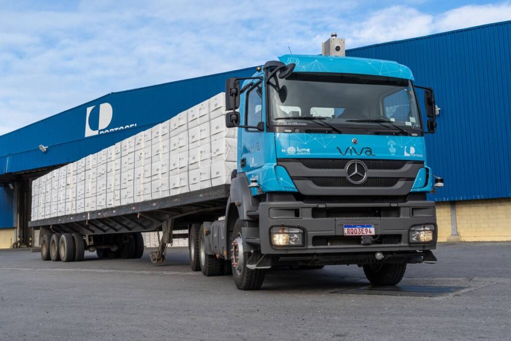 Mercedes-Benz Axor autônomo começa ser testado pela Suzano