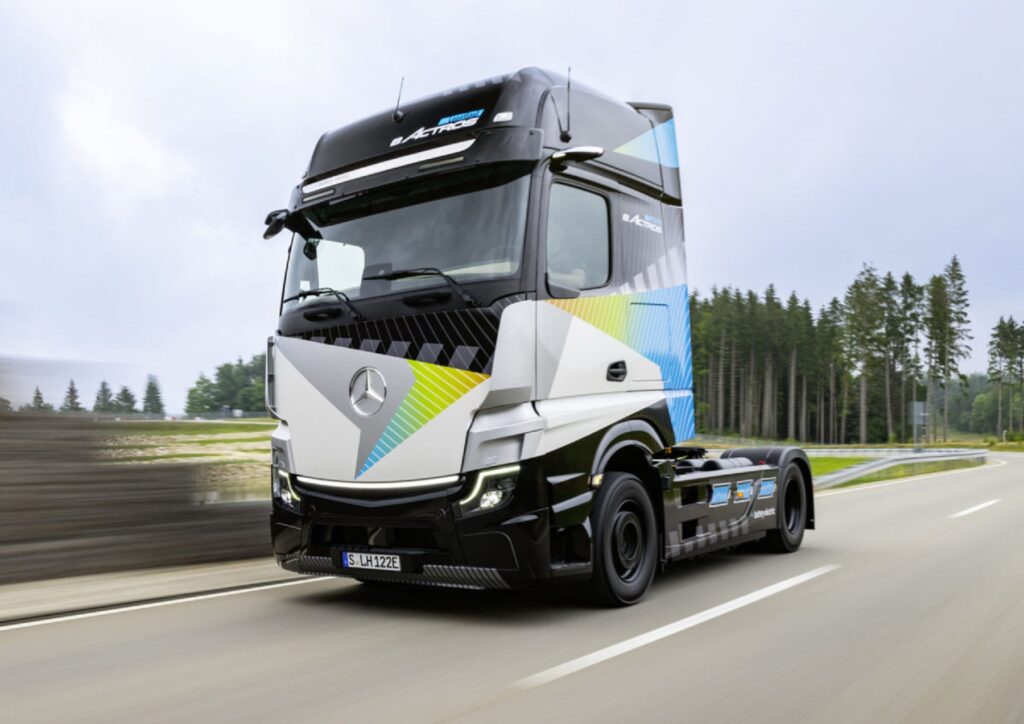 Mercedes-Benz deve lançar o Actros elétrico em outubro
