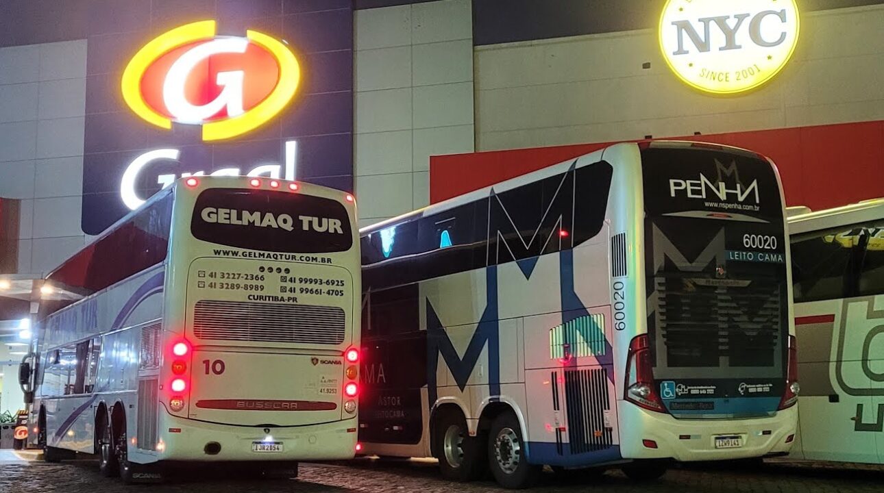 Motorista de ônibus de viagem paga as refeições quando para em algum restaurante?