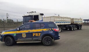 PRF multa transportador em mais de R$10 mil por excesso de peso em carreta