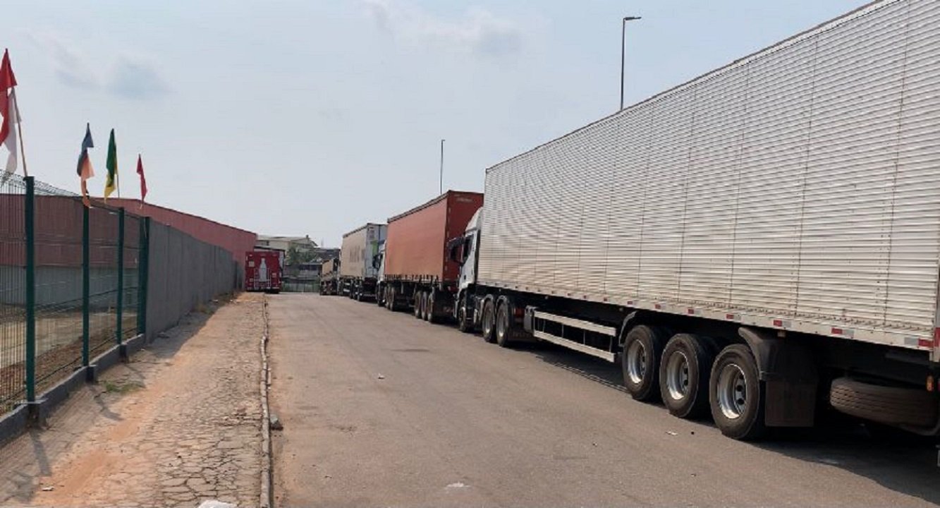 Uma boa notícia para os caminhoneiros que enfrentam filas de espera para carga e descarga