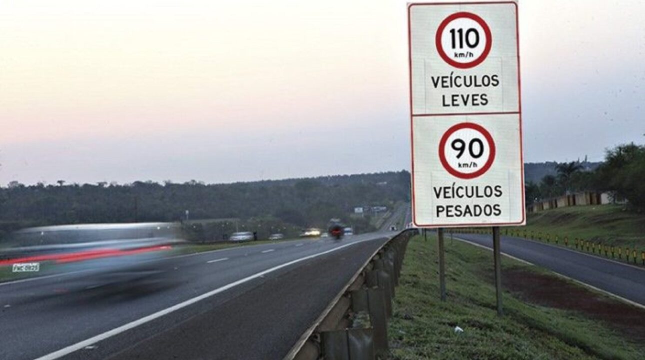 Veículo leve rebocando carretinha é considerado veículo pesado pela legislação