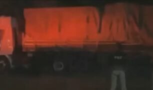 Caminhoneiro sob efeito de drogas precisa de atendimento médico após provocar acidente