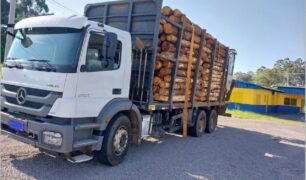A PRF autuou um caminhão com 18 toneladas de excesso de peso