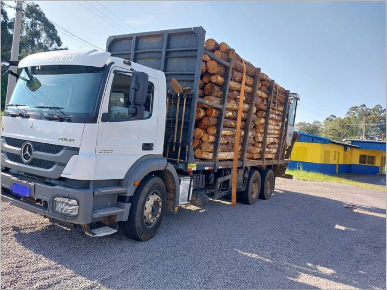 A PRF autuou um caminhão com 18 toneladas de excesso de peso