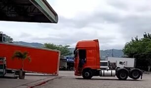 Caminhoneiro fica desesperado após deixar sua carreta em pátio e voltar minutos depois