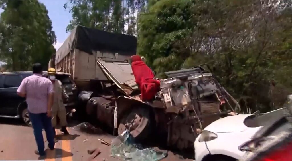 Carreta que causou engavetamento na BR-414 estava em alta velocidade, diz a polícia