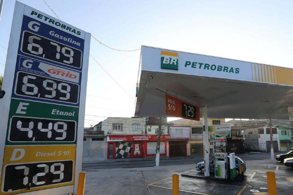 Diesel é vendido acima de R$ 6 e atinge o preço mais alto desde o início do ano