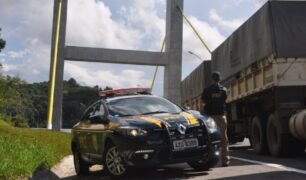 Golpe do falso frete caminhoneiro fica refém de criminosos e caminhão é roubado