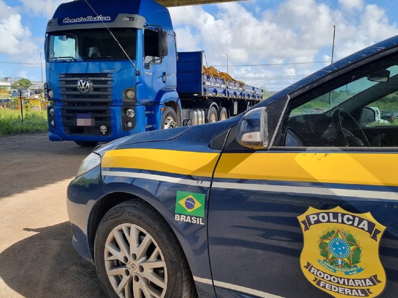 PRF apreende caminhão adquirido em rifa virtual devido a adulteração no semirreboque