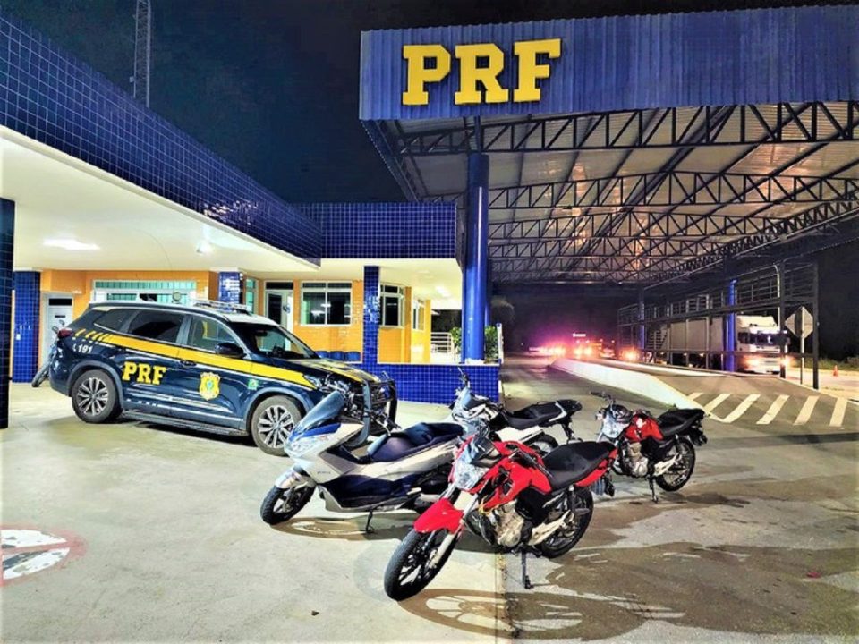 PRF encontra 04 motos roubadas em bagageiro de ônibus