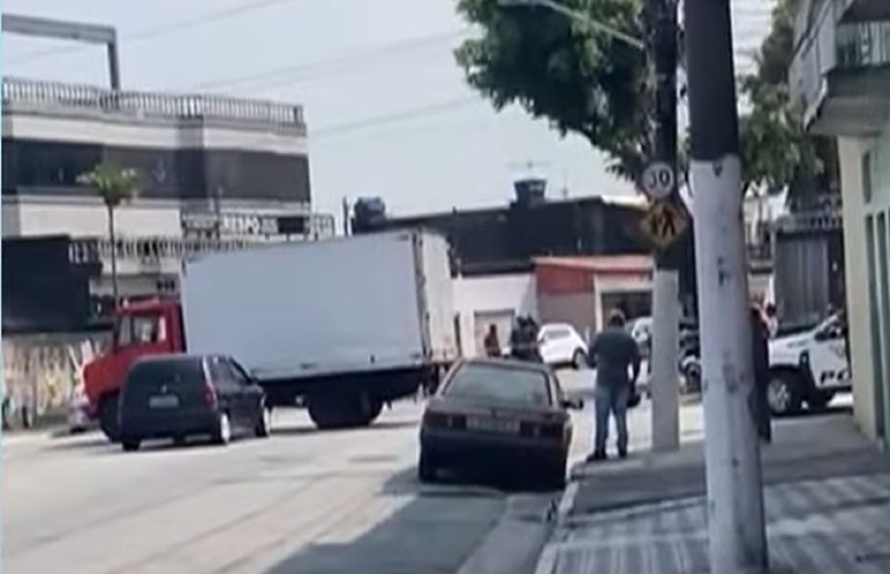 Caminhoneiro é assassinado por policial em uma briga de Trânsito