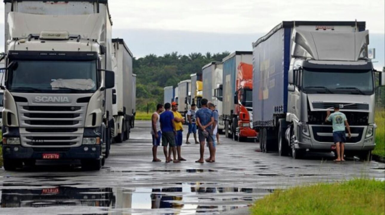 Caminhoneiros têm direito a horas extras após decisão do STF sobre o tempo de espera