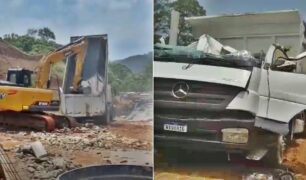 Operador de escavadeira destrói caminhão após discussão