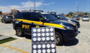 PRF flagra caminhoneiro portando 30 comprimidos de rebite e descumprindo a lei do descanso