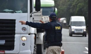 PRF recupera caminhão de motorista vítima de golpe da transferência bancária