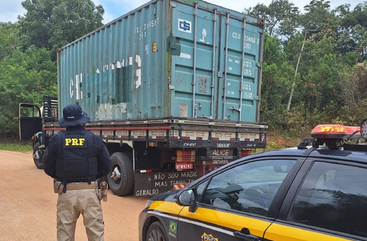 PRF recupera caminhão que havia sido furtado na BR-101
