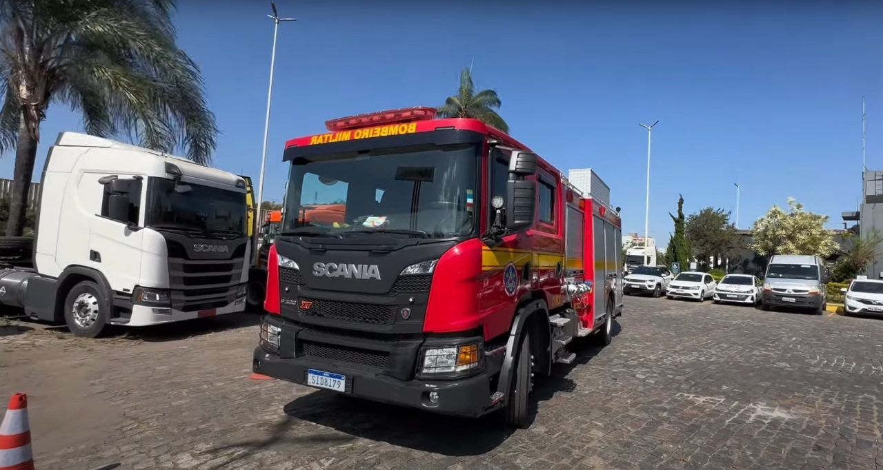 Veja o caminhão com cabine dupla criado para o Corpo de Bombeiros