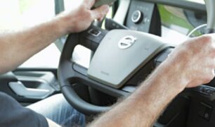 Exame toxicológico: novas regras ameaçam motoristas de app e taxistas com multa pesada