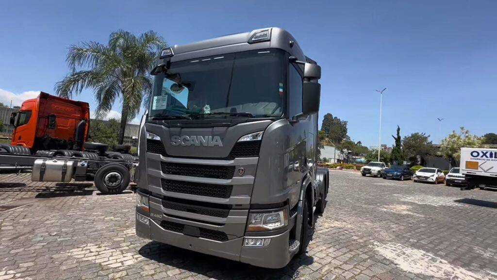 Conheça a primeira Scania 450 plus 2024 com teto normal chega as concessionárias