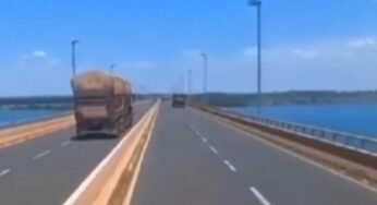 Caminhão trafega em ponte tranquilamente na contramão