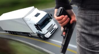 Suspeito de roubar caminhoneiro é preso após ser entregue por ex-namorada no litoral de SP