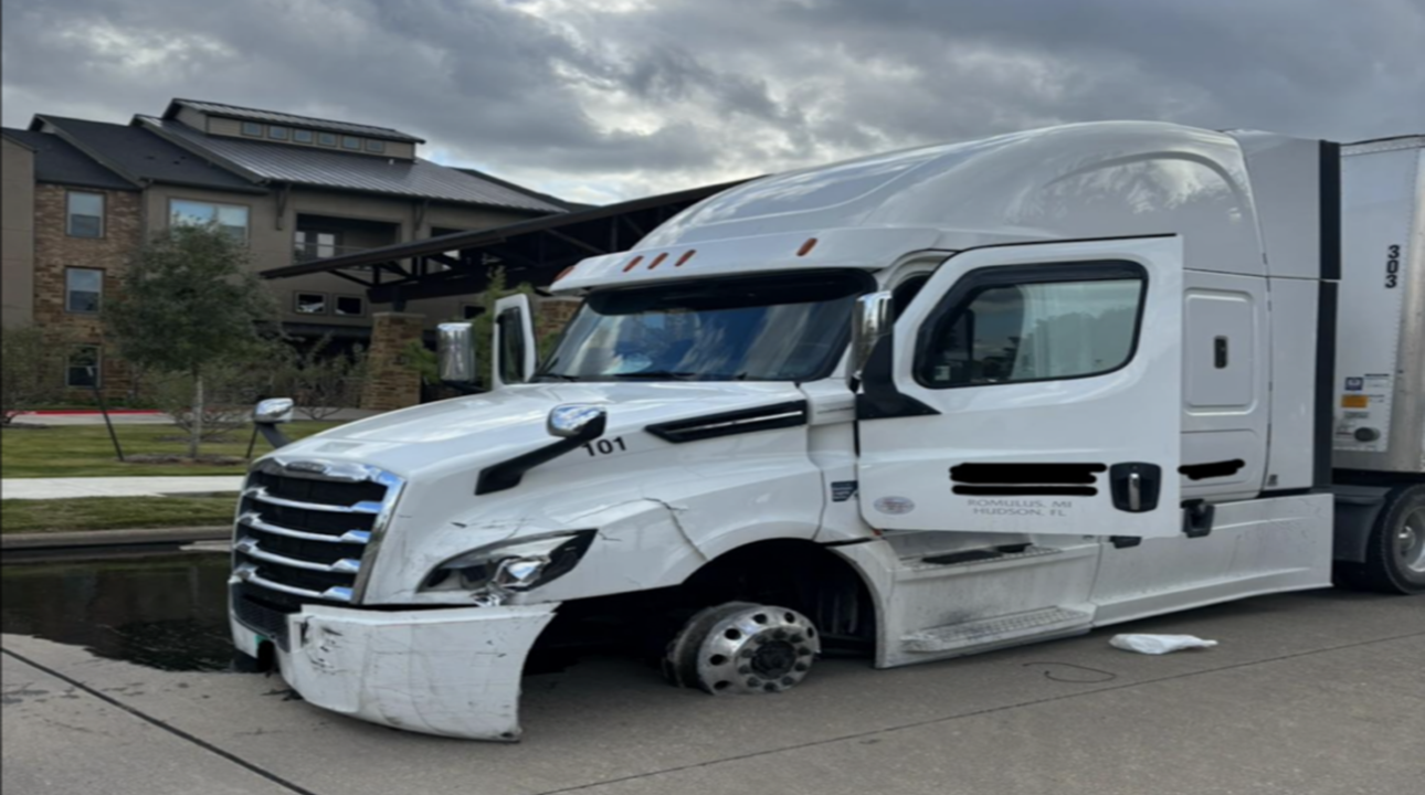 Caminhoneiro tenta fugir da polícia e deverá pagar 150 mil dólares em fiança