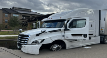 Caminhoneiro tenta fugir da polícia e deverá pagar 150 mil dólares em fiança