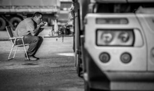 Donos de transportadoras usam artimanhas para “prender” motoristas profissionais no Brasil