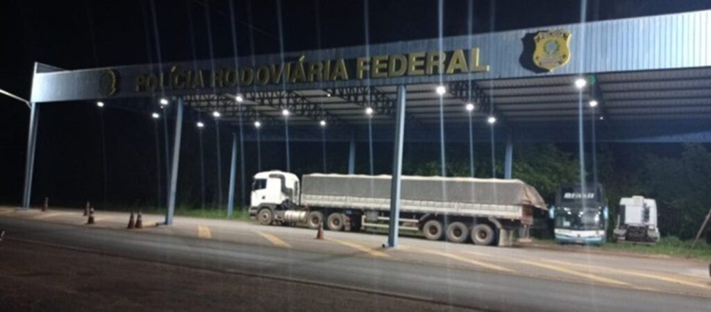 PRF apreende madeira irregular em Tocantins