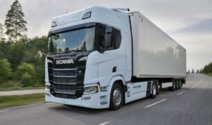 Scania entrega caminhões elétricos como forma de pagamento